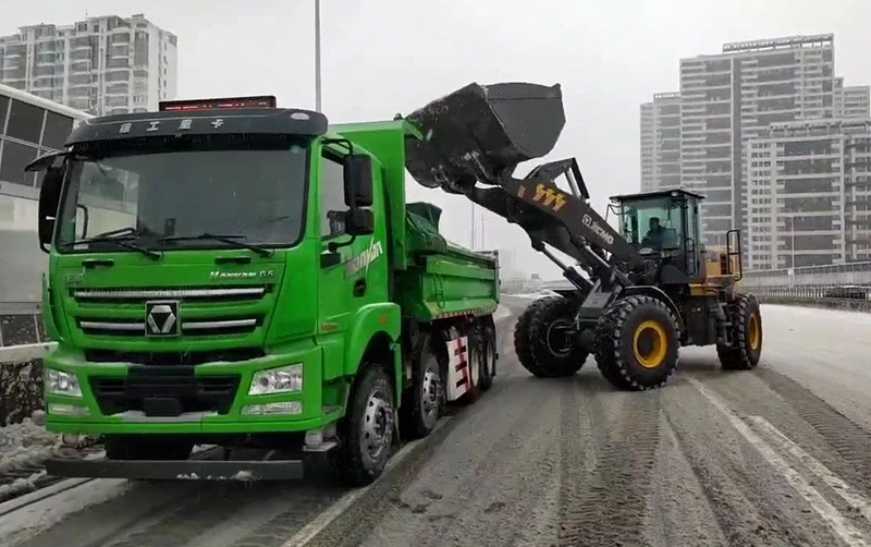 除雪保暢通，徐工汽車在行動(dòng)